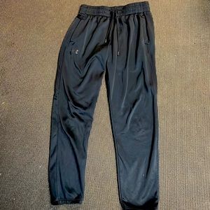 Like new Boys’ black Under Armour sweatpants